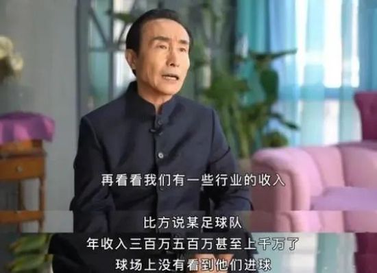 男人用牙齿狠狠咬上了她的耳廓。
